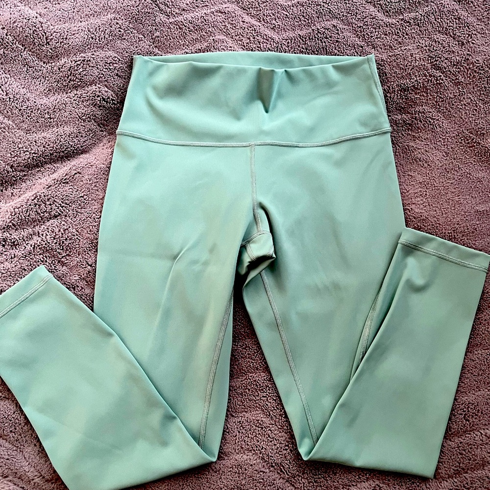 Lululemon WunderUnder Size 10